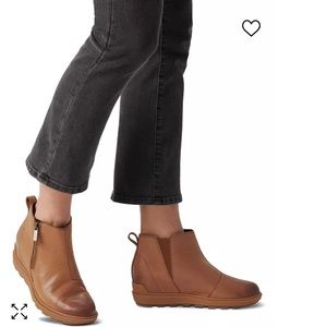 SOREL Evie Il Zip Leather color Velvet Tan women size 6 New with tags